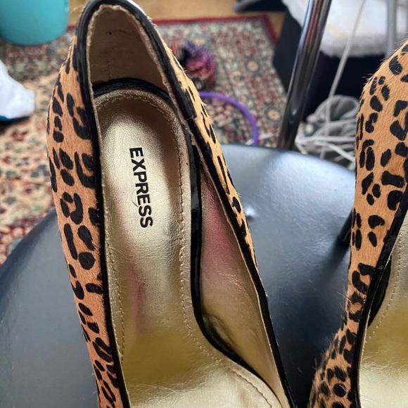 Leopard print 4 “ platform spike front stilettos. - Picture 6 of 6